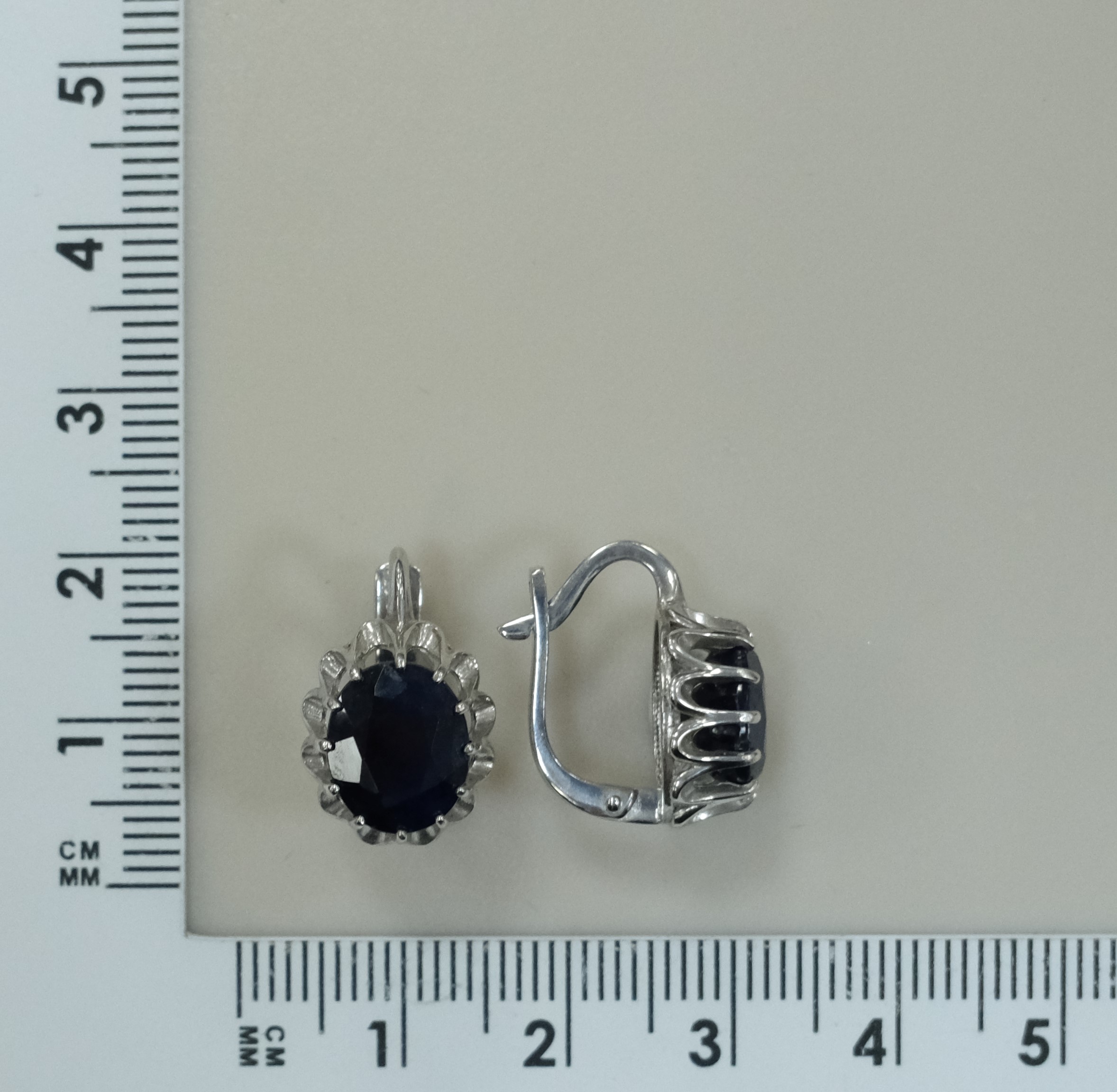 Серебряные серьги с сапфирами